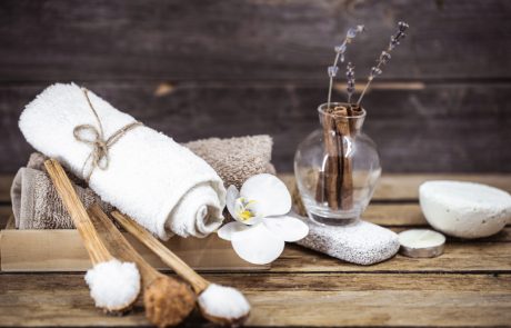 עיסוי בבית או במכון? יתרונות וחסרונות של כל אפשרות