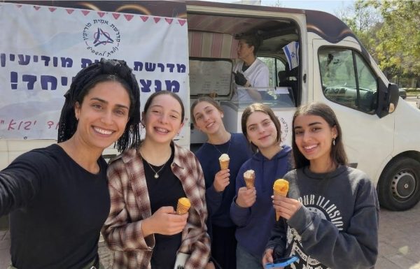 גלידה של חוסן: המורות שיצאו לרחובות מודיעין כדי לחזק את התלמידות